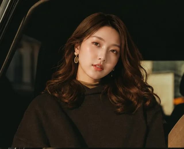东亚女性的电影肖像拼贴 preview image 1