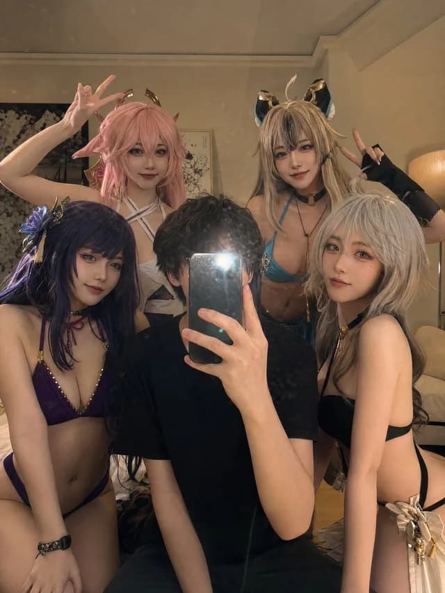 动漫角色扮演镜子自拍 preview image 1
