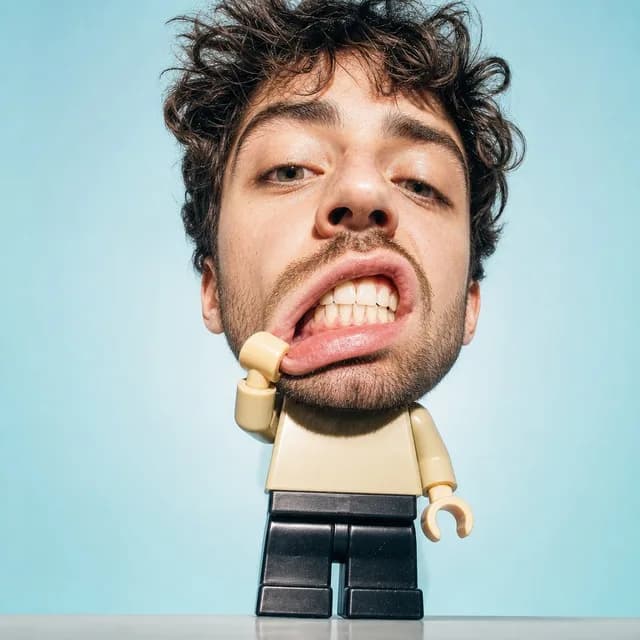 超现实的乐高迷你人物肖像 preview image 1